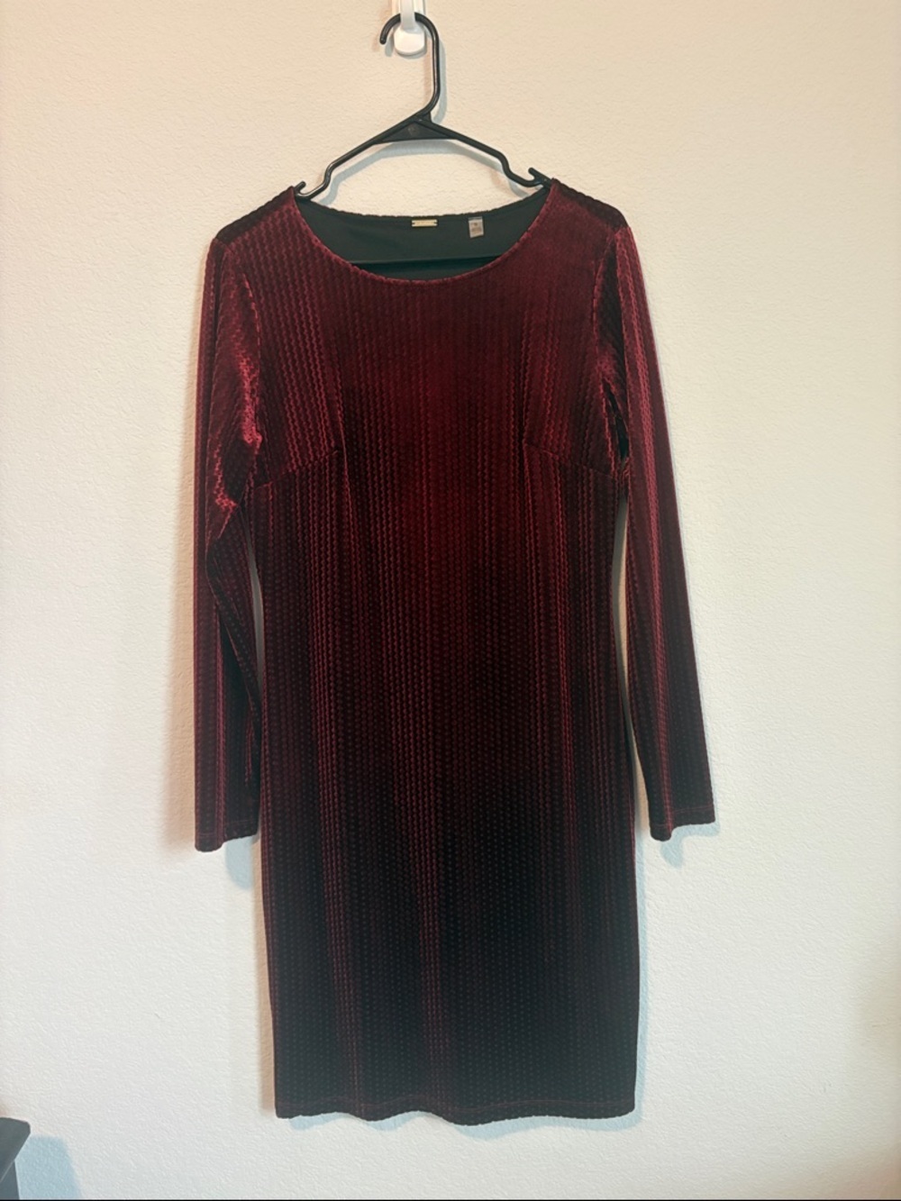 tahari burgundy dress Long-Sleeve Velvet Shift in Color:Red Ivory this is the kind 500-800 Hobble skirt - Wikipedia